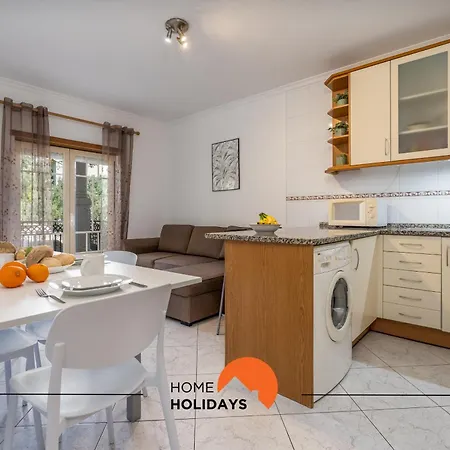 #230 A Flor Flat By Holidays Διαμέρισμα